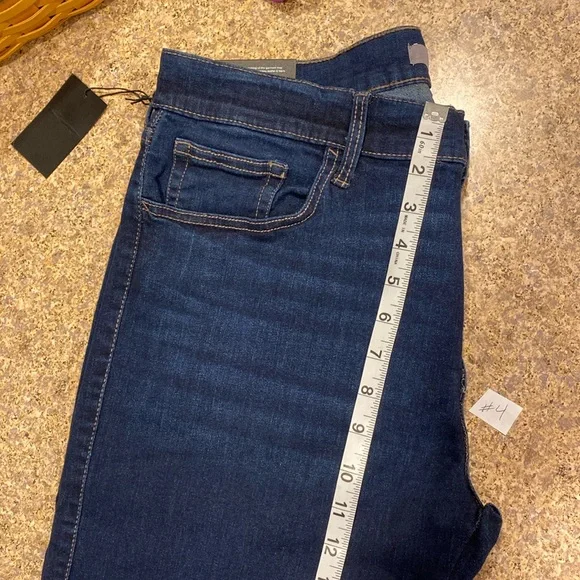 NWT Joe’s Jeans The Brixton Straight + Narrow Size 34